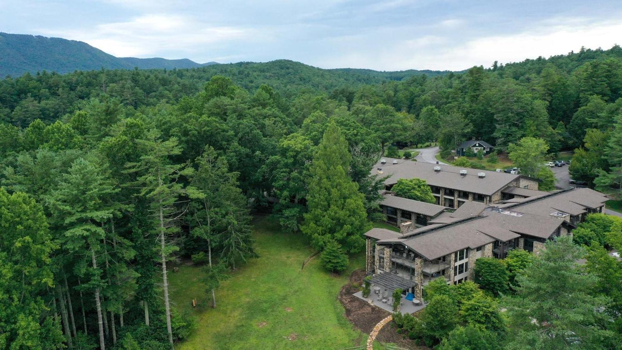 Kanuga Inn & Lodging هيندرسونفيل المظهر الخارجي الصورة